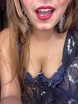 Snapshot of Diamond_queeen chatting on 11-23-25, 08:41 Diamond queeen online show from 11-23-25, 08:41