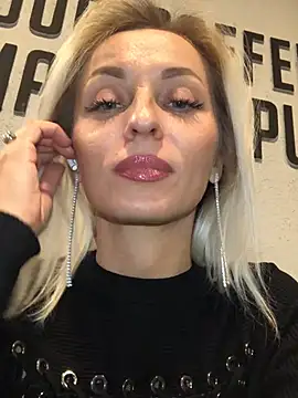 Snapshot of Diamond_Bunny_ chatting on 02-25-25, 04:00 Diamond Bunny  online show from 02-25-25, 04:00