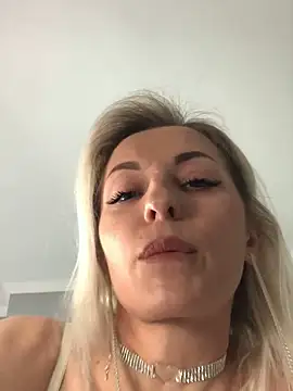Snapshot of Diamond_Bunny_ chatting on 03-02-25, 01:49 Diamond Bunny  online show from 03-02-25, 01:49