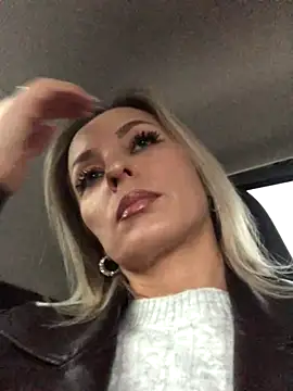 Snapshot of Diamond_Bunny_ chatting on 10-29-25, 02:30 Diamond Bunny online show from 10-29-25, 02:30