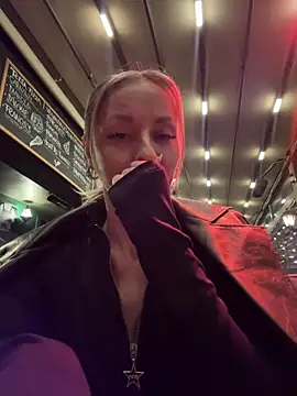 Diamond Bunny  online show from 02-02-26, 03:55