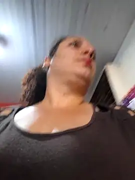 Snapshot of litha_luna chatting on 10-24-25, 12:23 litha luna online show from 10-24-25, 12:23