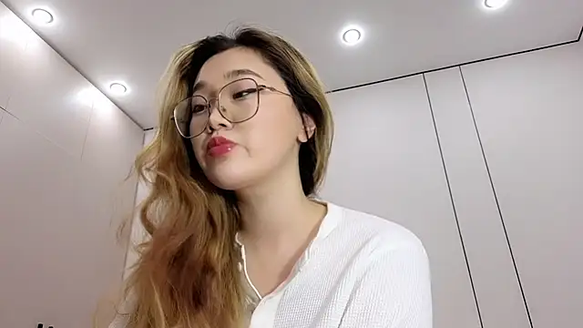 Jennatyan online show from 12-22-25, 01:52