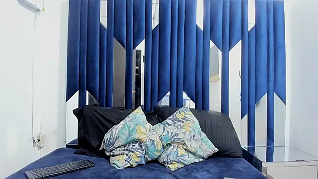 Milanxht online show from 10-27-25, 06:56