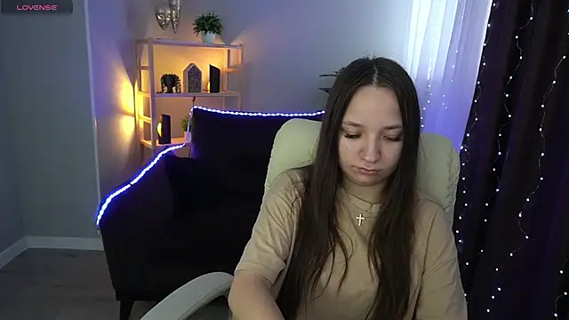 Snapshot of ElysLunar chatting on 01-09-25, 06:17 ElysLunar online show from 01-09-25, 06:17