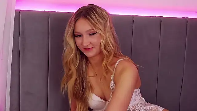 MiaNixan online show from 12-26-24, 04:21