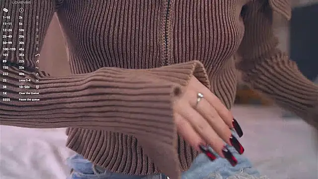 Snapshot of Miss_miracle chatting on 10-17-25, 04:04 Miss miracle online show from 10-17-25, 04:04