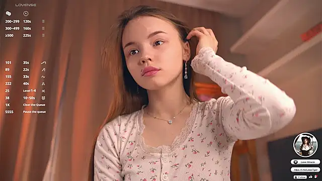 Snapshot of Miss_miracle chatting on 10-27-25, 04:44 Miss miracle online show from 10-27-25, 04:44