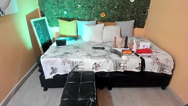 Tiffany sander online show from 03-22-25, 06:54