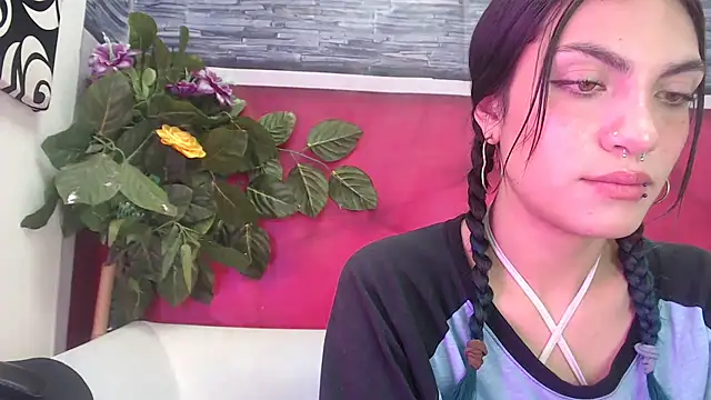 Snapshot of ReiLyMalkova chatting on 03-13-25, 10:15 ReiLyMalkova online show from 03-13-25, 10:15