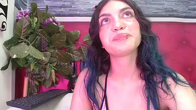 Snapshot of ReiLyMalkova chatting on 03-14-25, 08:21 ReiLyMalkova online show from 03-14-25, 08:21