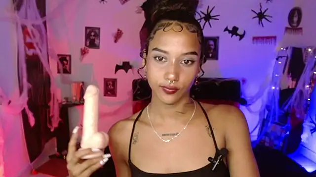 Snapshot of Chelsea__2 chatting on 10-23-25, 05:12 Chelsea 2 online show from 10-23-25, 05:12