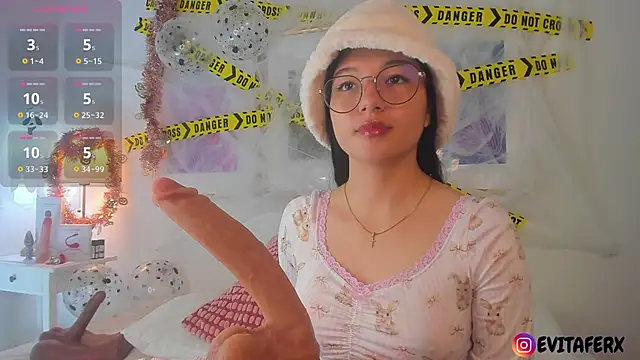 Eva depp online show from 10-29-25, 03:25