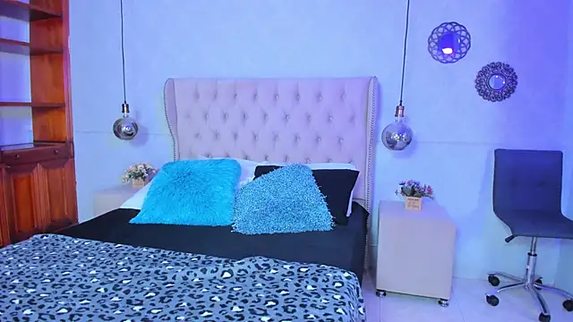 scarleett brown  online show from 09-18-25, 07:05