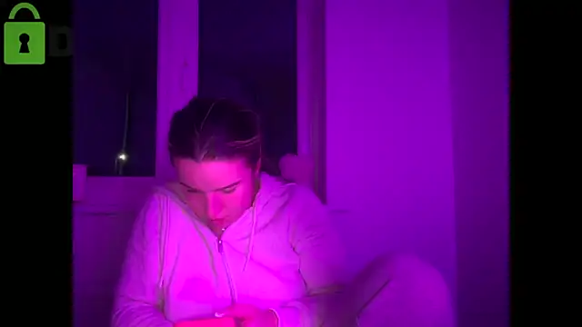 Snapshot of maisiesmithx chatting on 02-07-26, 10:24 maisiesmithx online show from 02-07-26, 10:24