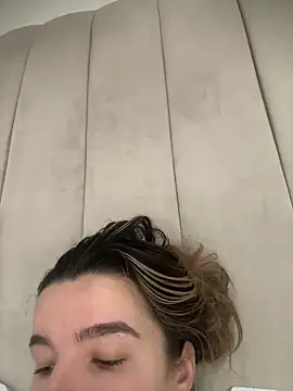 Snapshot of maisiesmithx chatting on 02-19-26, 02:35 maisiesmithx online show from 02-19-26, 02:35