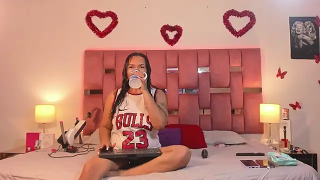 Betzabeth-Miller online show from 11-30-25, 02:59