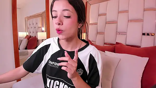 coraltaylor online show from 12-28-24, 03:48