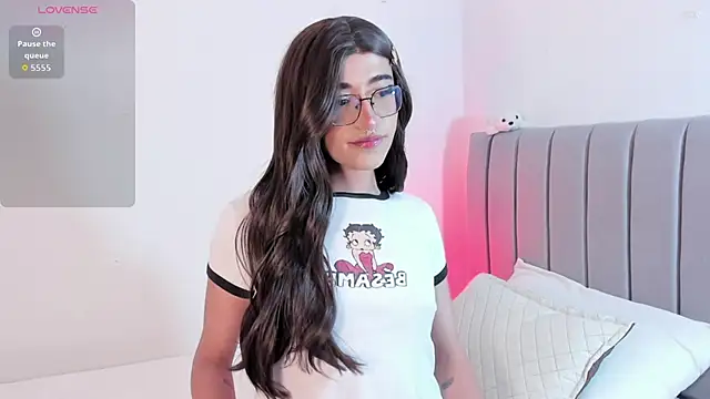 Lararose01 online show from 11-10-25, 04:22