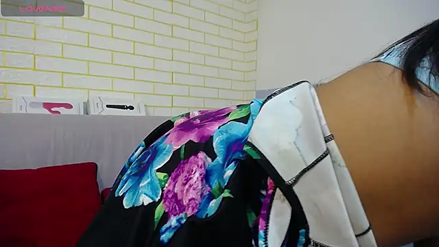 Snapshot of ricura_mily chatting on 10-20-25, 02:56 ricura mily online show from 10-20-25, 02:56