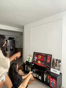 Snapshot of Annie-Hank chatting on 12-11-24, 09:34 Annie-Hank online show from 12-11-24, 09:34