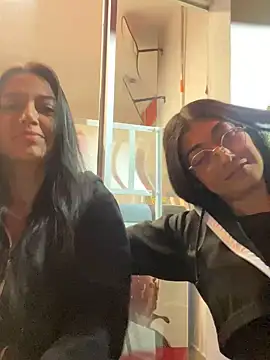 Snapshot of Annie-Hank chatting on 01-31-25, 06:24 Annie-Hank online show from 01-31-25, 06:24