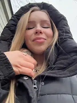 Snapshot of mur_girl chatting on 11-26-25, 11:44 mur girl online show from 11-26-25, 11:44