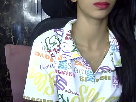 MAAYRA 09 online show from 01-30-25, 06:43