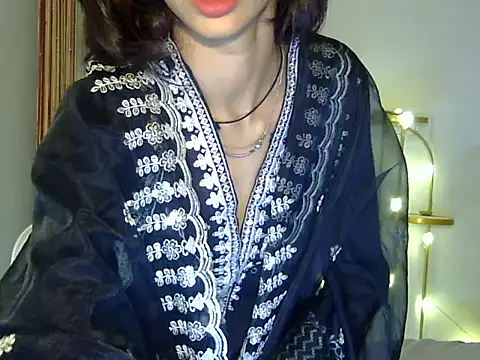 MAAYRA 09 online show from 10-22-25, 12:27