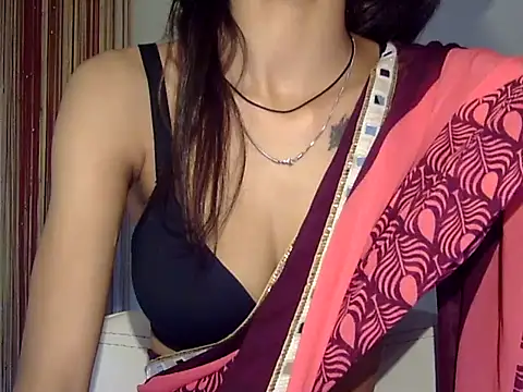 MAAYRA 09 online show from 10-30-25, 09:44