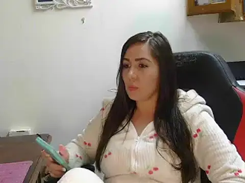 Snapshot of Kiara_zoya chatting on 01-21-25, 09:15 Kiara zoya online show from 01-21-25, 09:15