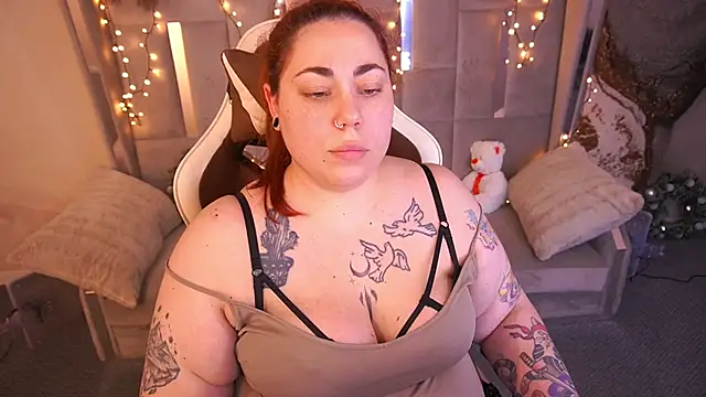 Snapshot of Kittywakee chatting on 02-06-26, 10:24 Kittywakee online show from 02-06-26, 10:24