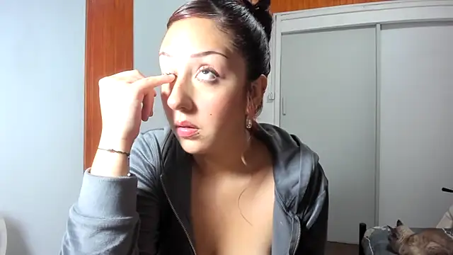 Snapshot of HeyTati chatting on 02-13-25, 11:47 HeyTati online show from 02-13-25, 11:47