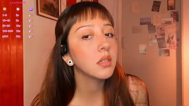 Snapshot of HeyTati chatting on 03-04-26, 12:16 HeyTati online show from 03-04-26, 12:16