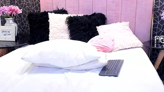 Violet Grace online show from 01-14-25, 08:37