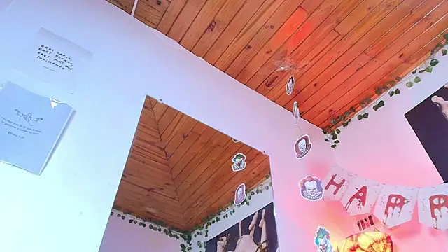 Naia x online show from 10-24-25, 07:54