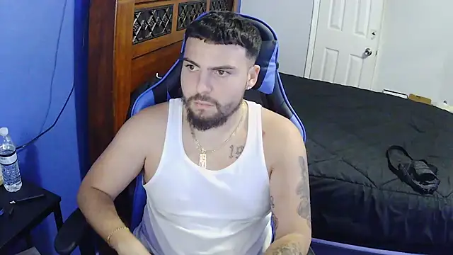 Snapshot of MasterKvn chatting on 02-08-25, 06:12 MasterKvn online show from 02-08-25, 06:12