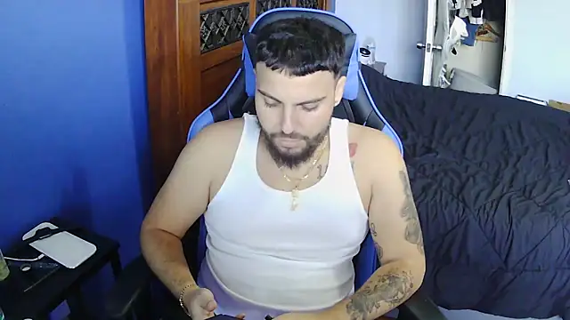 Snapshot of MasterKvn chatting on 03-04-25, 09:54 MasterKvn online show from 03-04-25, 09:54