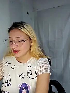 Snapshot of sadnessgyall chatting on 03-23-25, 07:31 sadnessgyall online show from 03-23-25, 07:31