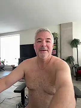 Snapshot of aarosteev2 chatting on 02-10-26, 02:43 aarosteev2 online show from 02-10-26, 02:43