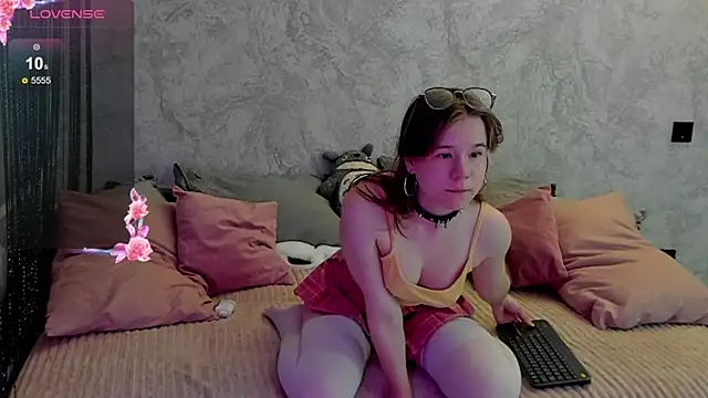 Snapshot of Hibisceae chatting on 11-28-25, 06:32 Hibisceae online show from 11-28-25, 06:32