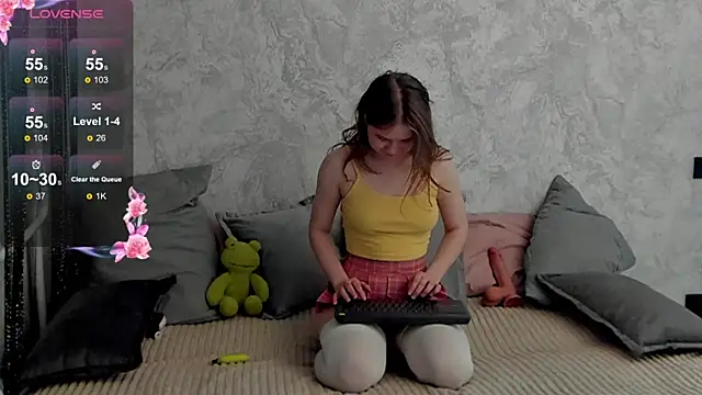 Snapshot of Hibisceae chatting on 12-18-25, 04:57 Hibisceae online show from 12-18-25, 04:57