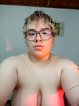 amalia love online show from 12-21-25, 04:52