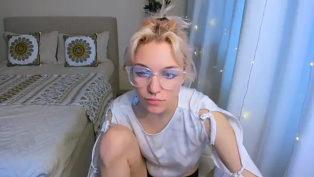 VelvetVixen155 online show from 02-03-25, 09:41