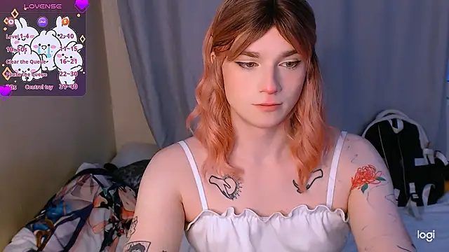 Snapshot of Alice_Hells chatting on 01-10-25, 04:44 Alice Hells online show from 01-10-25, 04:44