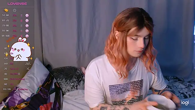 Snapshot of Alice_Hells chatting on 01-27-25, 10:16 Alice Hells online show from 01-27-25, 10:16