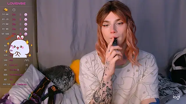 Snapshot of Alice_Hells chatting on 02-01-25, 04:33 Alice Hells online show from 02-01-25, 04:33