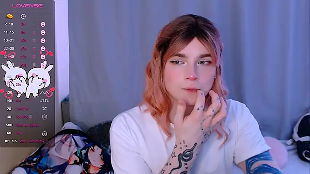 Snapshot of Alice_Hells chatting on 03-15-25, 08:37 Alice Hells online show from 03-15-25, 08:37