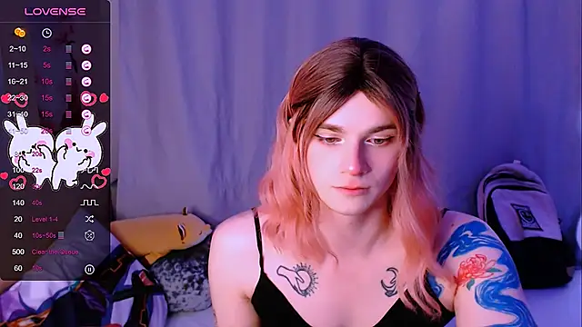 Snapshot of Alice_Hells chatting on 10-19-25, 05:52 Alice Hells online show from 10-19-25, 05:52