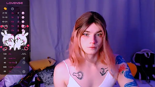 Snapshot of Alice_Hells chatting on 11-01-25, 05:42 Alice Hells online show from 11-01-25, 05:42